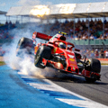 F1银石赛道比赛 - 高速弯道中的赛车