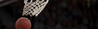 NBA季后赛湖人队与凯尔特人队激烈对抗的瞬间
